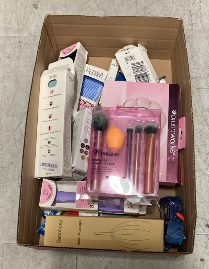 Lot 403  
            Edinburgh SR33 - Delivery Only 

                
QUANTITY OF HEALTH & BEAUTY ITEMS TO INCLUDE REAL TECHNIQUES EVERYDAY ESSENTIALS ...