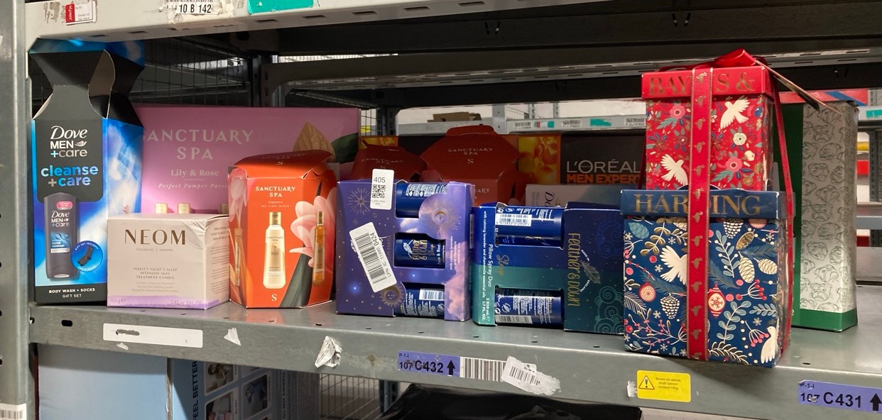 Lot 405  
            Edinburgh SR33 - Delivery Only 

                
QUANTITY OF HEALTH & BEAUTY ITEMS TO INCLUDE BAYLIS & HARDING THE FUZZY DUCK WINT...