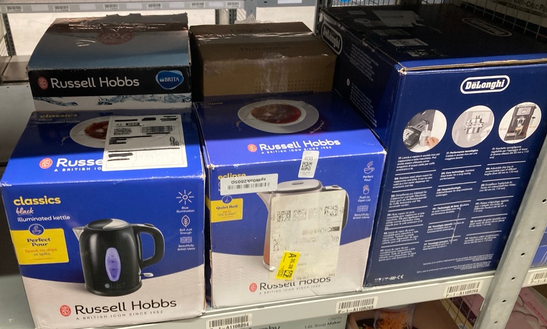 Lot 408  
            Edinburgh SR33 - Delivery Only 

                
QUANTITY OF KITCHEN & APPLIANCES TO INCLUDE RUSSELL HOBBS CLASSIC ILLUMINATED KET...