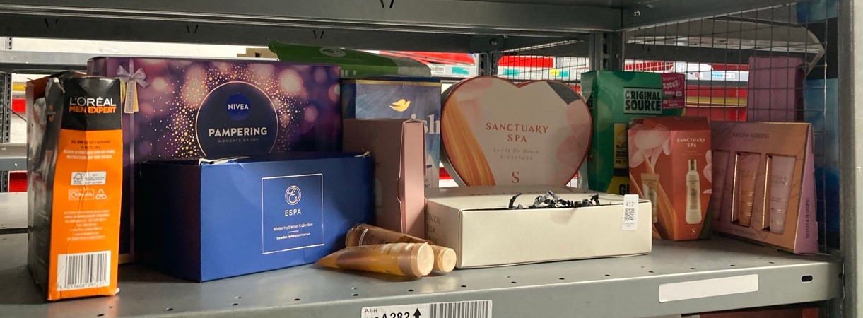 Lot 412  
            Edinburgh SR33 - Delivery Only 

                
QUANTITY OF HEALTH & BEAUTY ITEMS TO INCLUDE L'ORÉAL PARIS MEN EXPERT ALIVE & KIC...