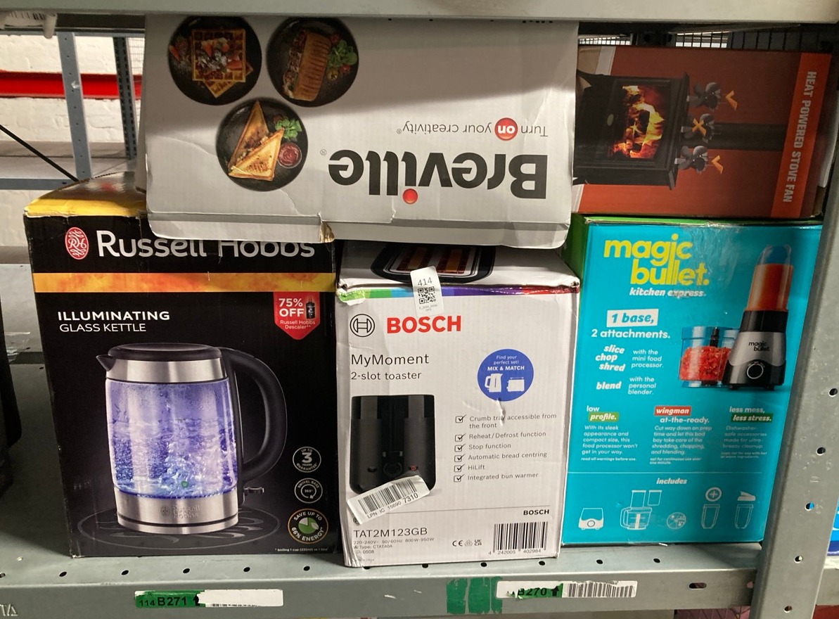 Lot 414  
            Edinburgh SR33 - Delivery Only 

                
QUANTITY OF KITCHEN & APPLIANCES ITEMS TO INCLUDE BOSCH MYMOMENT DELIGHT TAT2M123...