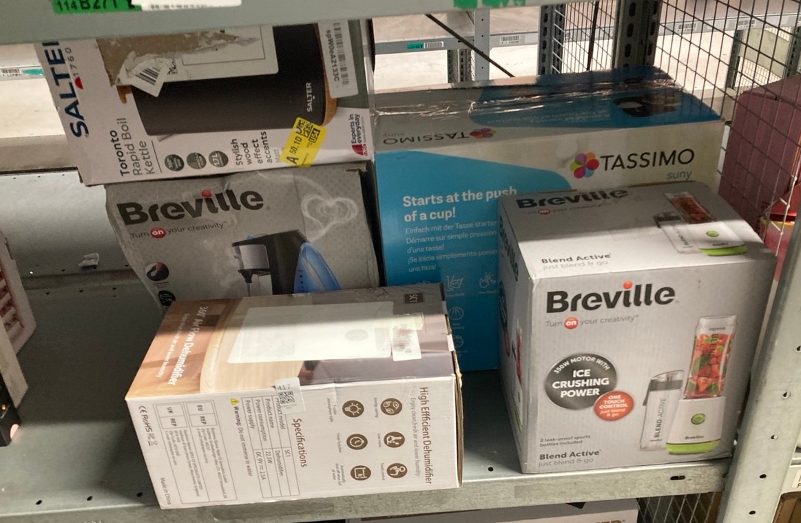 Lot 417  
            Edinburgh SR33 - Delivery Only 

                
QUANTITY OF KITCHEN & APPLIANCES ITEMS TO INCLUDE BREVILLE BLEND ACTIVE PERSONAL ...