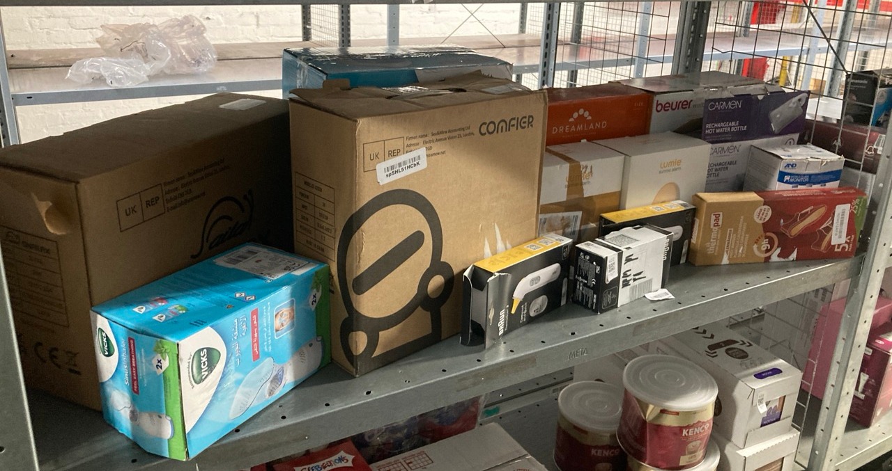 Lot 422  
            Edinburgh SR33 - Delivery Only 

                
QUANTITY OF HEALTH & BEAUTY ITEMS TO INCLUDE BRAUN THERMOSCAN 3 EAR THERMOMETER -...