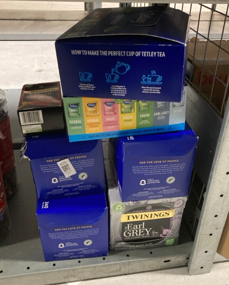 Lot 425  
            Edinburgh SR33 - Delivery Only 

                
QUANTITY OF FOOD & DRINK ITEMS TO INCLUDE ENVELOPED VARIETY PACK (90 ENVELOPES) -...