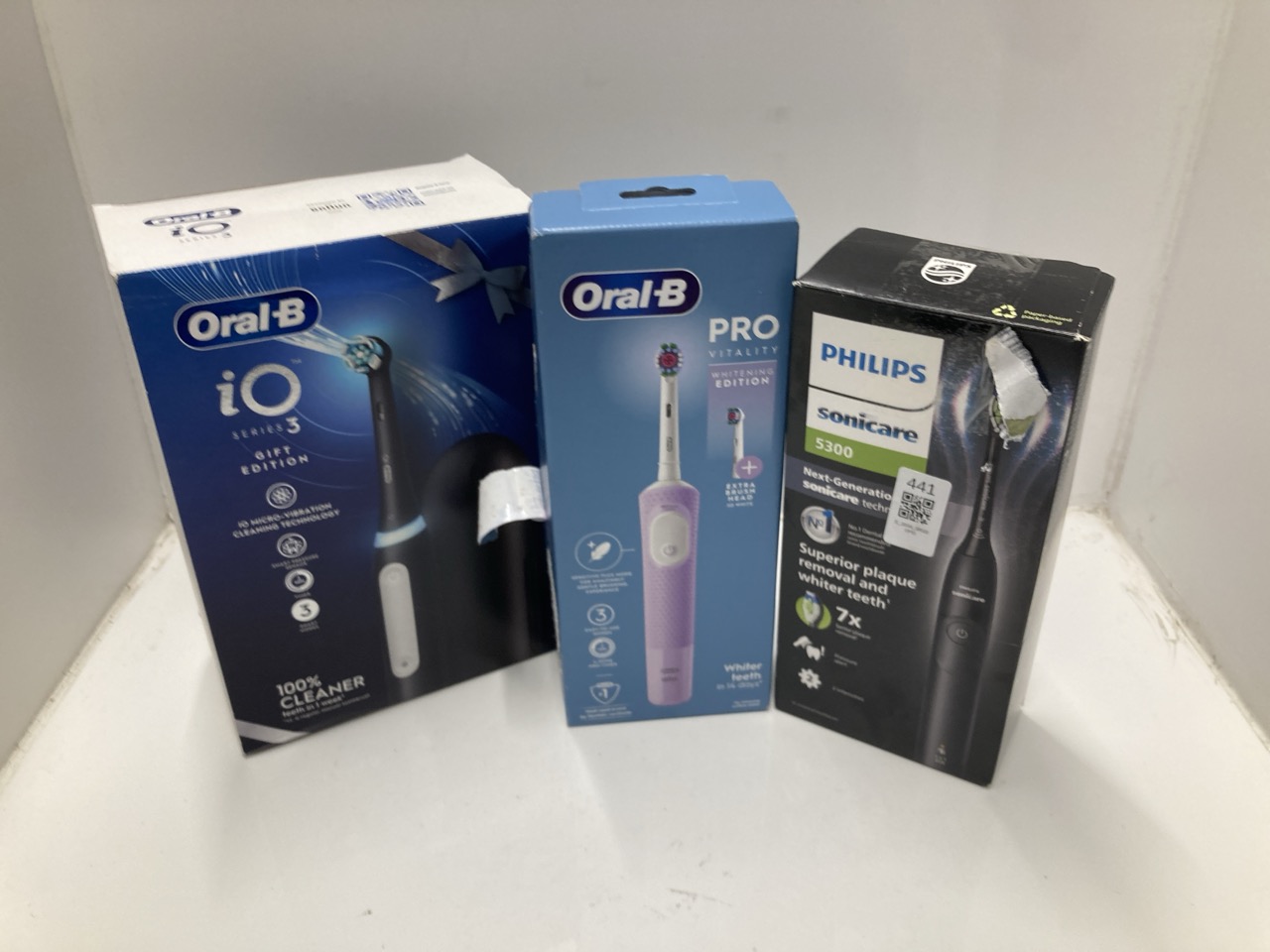 Lot 441  
            Edinburgh SR33 - Delivery Only 

                
QUANTITY OF HEALTH & BEAUTY ITEMS TO INCLUDE PHILIPS SONICARE 5300 ELECTRIC TOOTH...