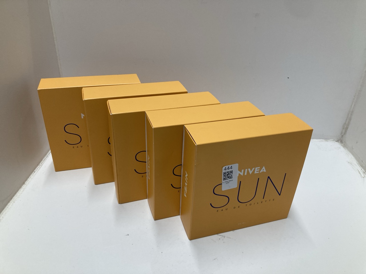 Lot 444  
            Edinburgh SR33 - Delivery Only 

                
5 X NIVEA SUN EAU DE TOILETTE (30ML), PERFUME FOR WOMEN, FRAGRANCE WITH FRESH GRE...
