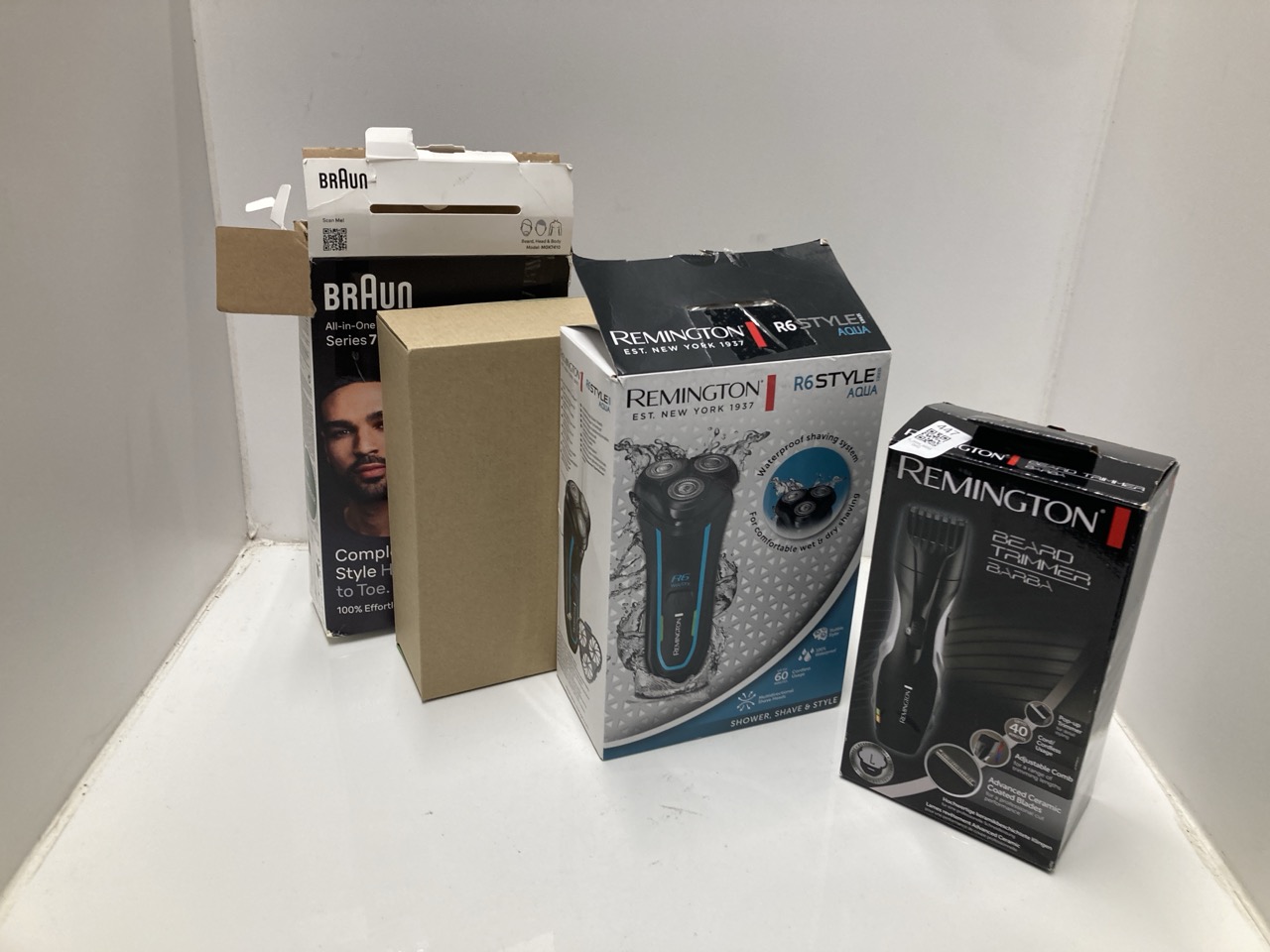 Lot 447  
            Edinburgh SR33 - Delivery Only 

                
QUANTITY OF HEALTH & BEAUTY ITEMS TO INCLUDE REMINGTON BARBA BEARD TRIMMER (ADVAN...