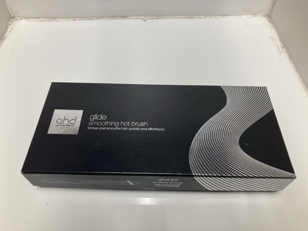 Lot 449  
            Edinburgh SR33 - Delivery Only 

                
GHD GLIDE SMOOTHING HOT BRUSH: LOCATION - RACK E