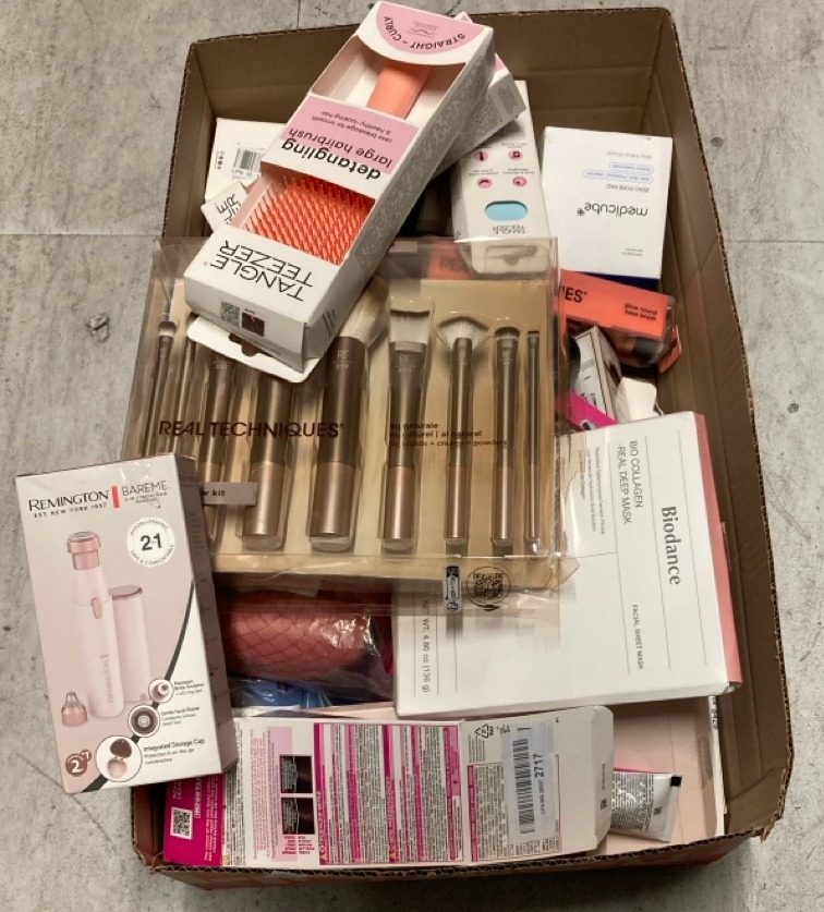 Lot 452  
            Edinburgh SR33 - Delivery Only 

                
QUANTITY OF HEALTH & BEAUTY ITEMS TO INCLUDE REAL TECHNIQUES AU NATURALE MAKEUP B...
