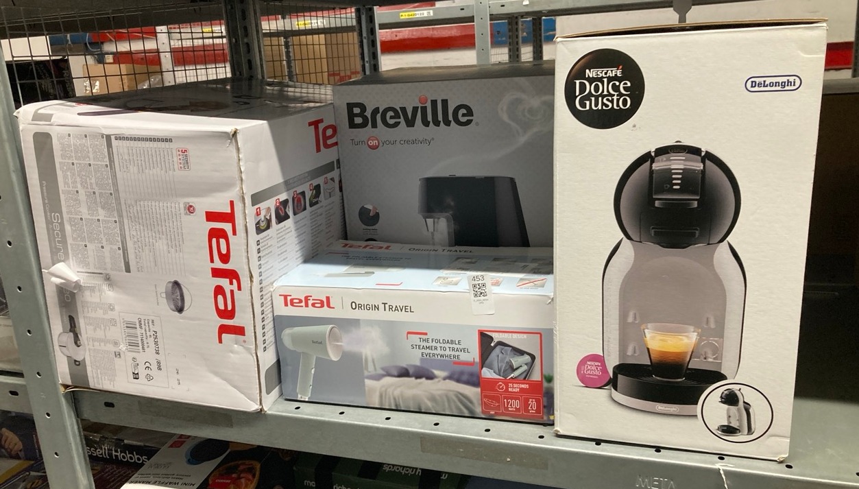 Lot 453  
            Edinburgh SR33 - Delivery Only 

                
QUANTITY OF KITCHEN & APPLIANCES ITEMS TO INCLUDE TEFAL SECURE 5 NEO STAINLESS ST...