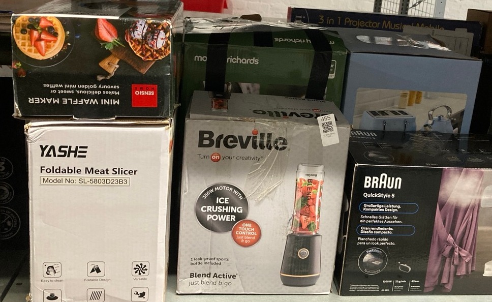 Lot 455  
            Edinburgh SR33 - Delivery Only 

                
QUANTITY OF KITCHEN & APPLIANCES ITEMS TO INCLUDE BREVILLE BLEND ACTIVE PERSONAL ...