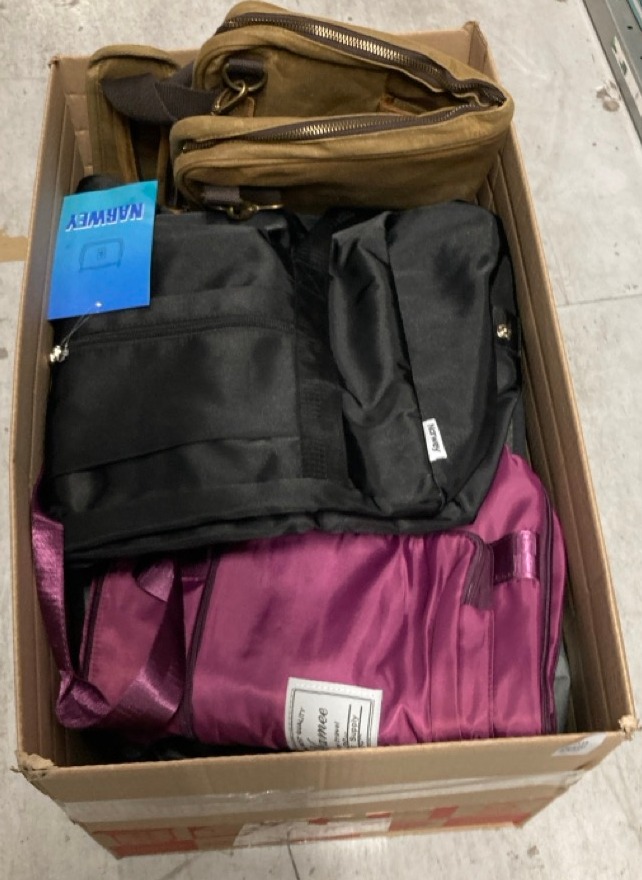 Lot 458  
            Edinburgh SR33 - Delivery Only 

                
QUANTITY OF CLOTHING & APPAREL ITEMS TO INCLUDE LIFEVENTURE RFID PROTECTED MINI T...