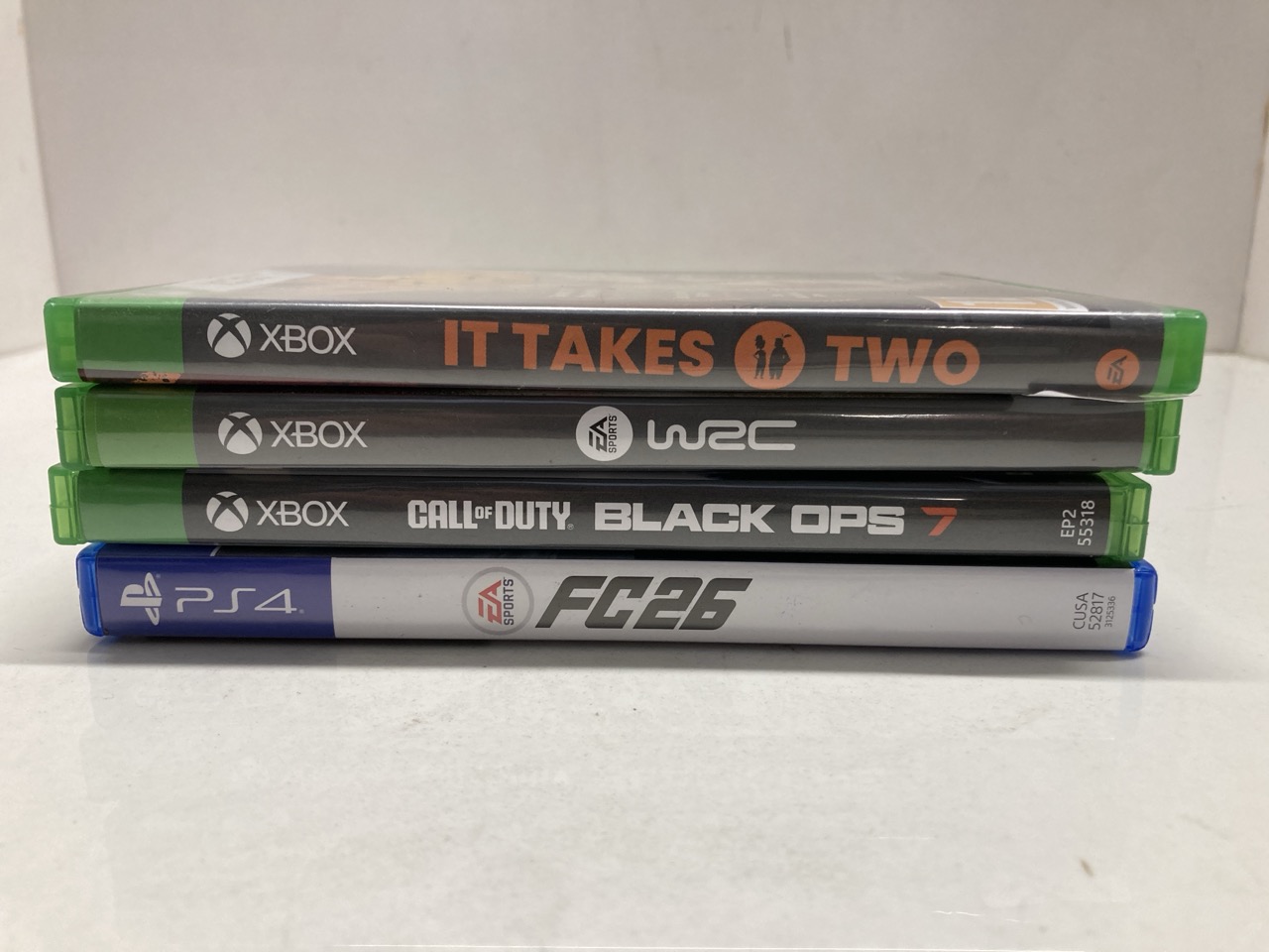 Lot 476  
            Edinburgh SR33 - Delivery Only 

                
QUANTITY OF TECH & GAMING ITEMS TO INCLUDE IT TAKES TWO XBOX ONE | VIDEOGAME | EN...