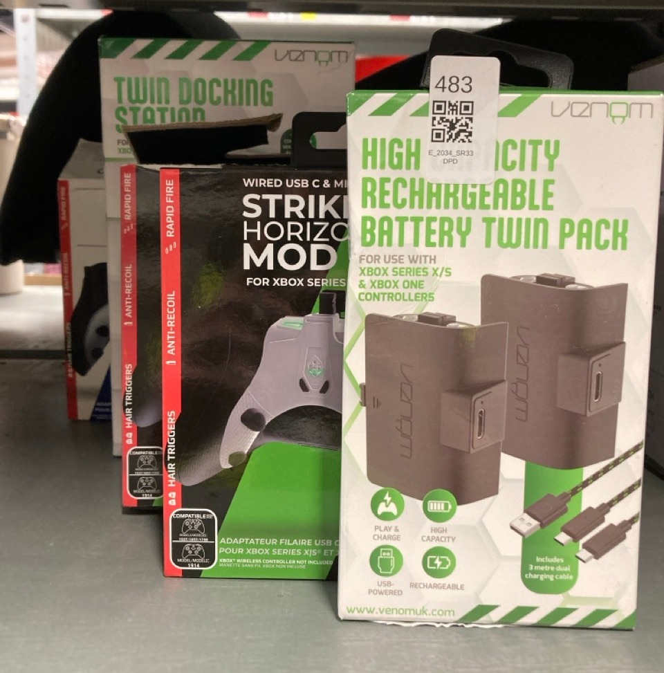 Lot 483  
            Edinburgh SR33 - Delivery Only 

                
QUANTITY OF TECH & GAMING ITEMS TO INCLUDE VENOM HIGH CAPACITY 1100MAH TWIN PACK ...