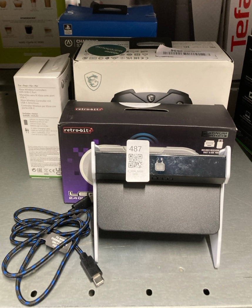 Lot 487  
            Edinburgh SR33 - Delivery Only 

                
QUANTITY OF TECH & GAMING ITEMS TO INCLUDE MSI FORCE GC300 WIRELESS WHITE PC GAME...