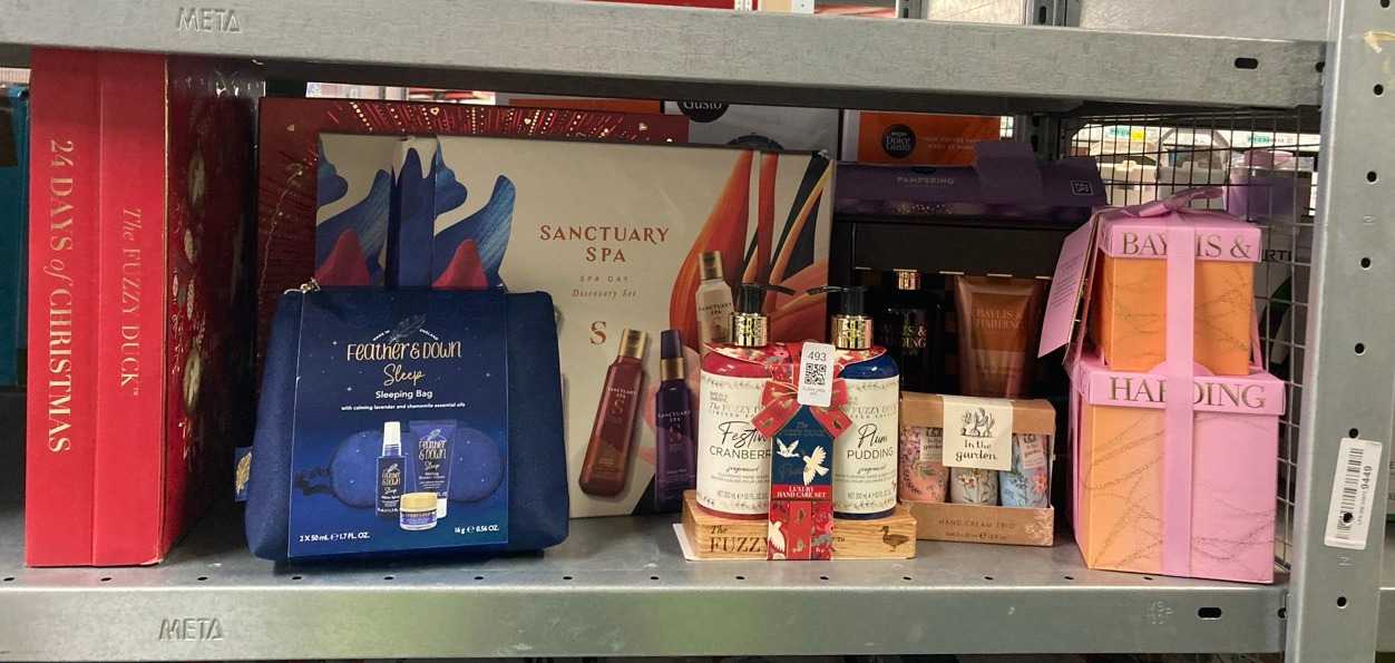Lot 493  
            Edinburgh SR33 - Delivery Only 

                
QUANTITY OF HEALTH & BEAUTY ITEMS TO INCLUDE SANCTUARY SPA  DISCOVERY SET: LOCATI...
