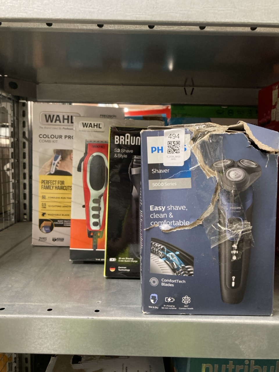 Lot 494  
            Edinburgh SR33 - Delivery Only 

                
QUANTITY OF HEALTH & BEAUTY ITEMS TO INCLUDE WAHL COLOUR PRO CORDLESS COMBI KIT: ...