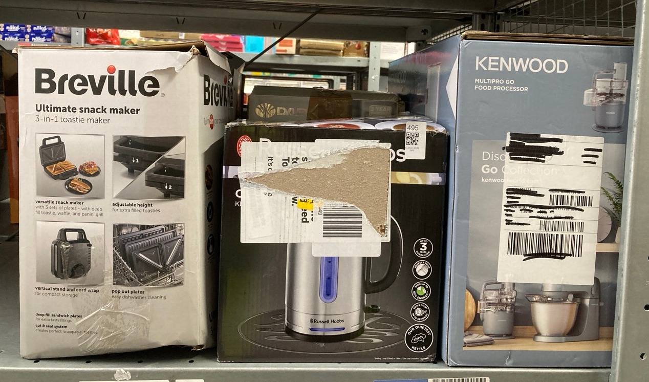 Lot 495  
            Edinburgh SR33 - Delivery Only 

                
QUANTITY OF KITCHEN & APPLIANCES ITEMS TO INCLUDE BREVILLE ULTIMATE SNACK MAKER 3...