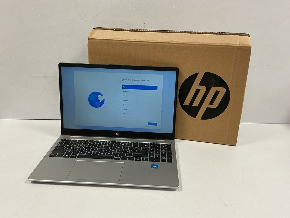 LAPTOP HP 250 G10 512 GB (ORIGINAL RRP - €395,87) IN SILVER (WITH BOX AND CHARGER) (KEYBOARD WITH FOREIGN DISTRIBUTION). I3-N305, 8 GB RAM, [JPTZ21318]