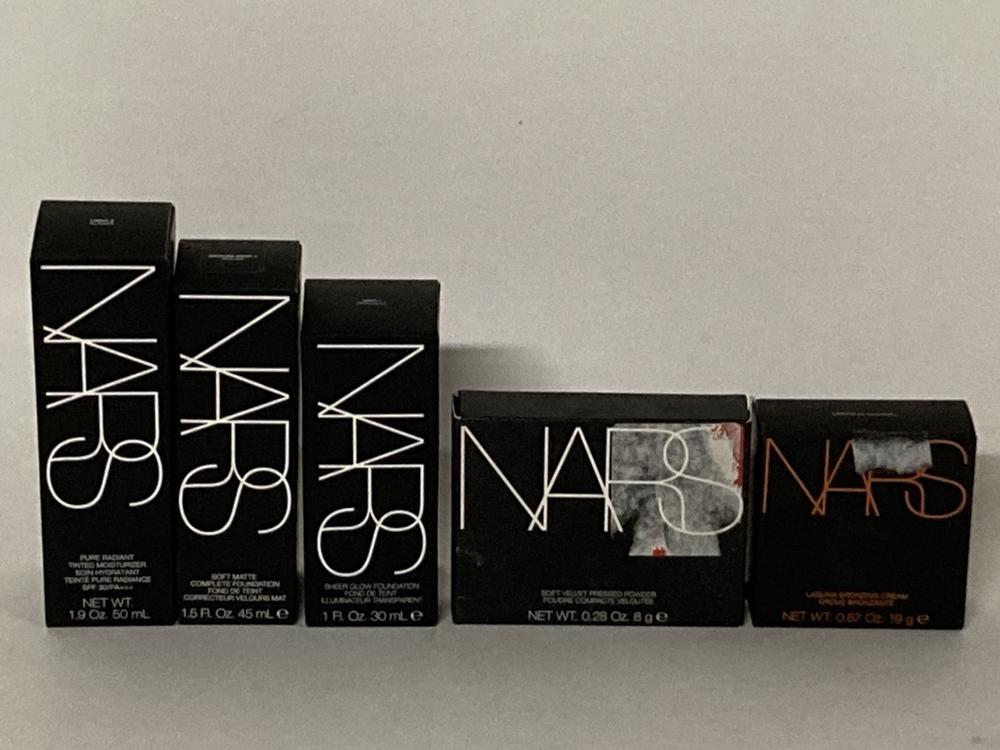 Lot 29  
            Birmingham Premium - Parcel Delivery Only 

                
5 X NARS BEAUTY ITEMS TO INCLUDE NARS SHEER GLOW FOUNDATION TOTAL ORIGINAL RRP £181
