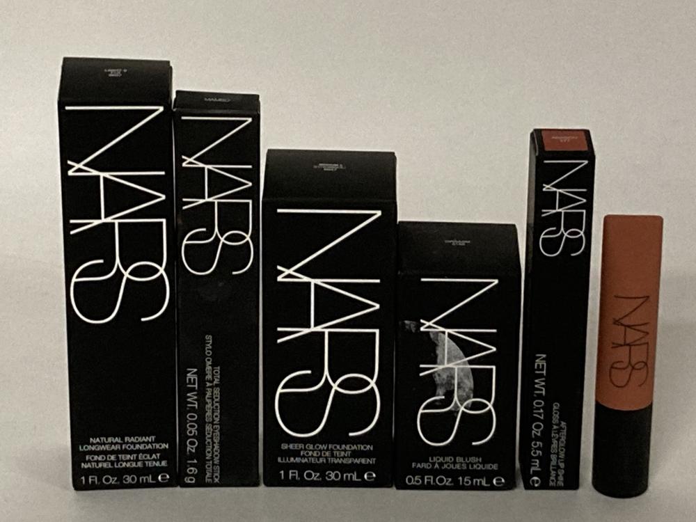 Lot 30  
            Birmingham Premium - Parcel Delivery Only 

                
6 X NARS BEAUTY ITEMS TO INCLUDE NARS SHEER GLOW FOUNDATION TOTAL ORIGINAL RRP £189