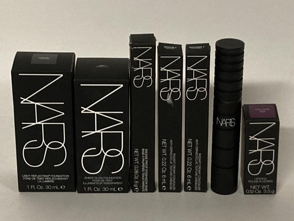 Lot 32  
            Birmingham Premium - Parcel Delivery Only 

                
7 X NARS BEAUTY ITEMS TO INCLUDE NARS RADIANT CREAMY CONCEALER TOTAL ORIGINAL RRP...