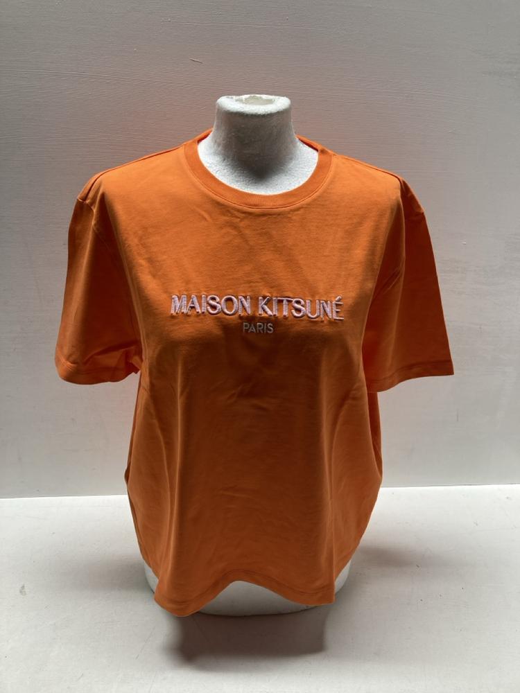 Lot 384  
            Birmingham Premium - Parcel Delivery Only 

                
MARKET SMILEY ATLAS TECH SHORT (SIZE XL) AND MAISON KITSUNE NEON ORANGE T-SHIRT (...