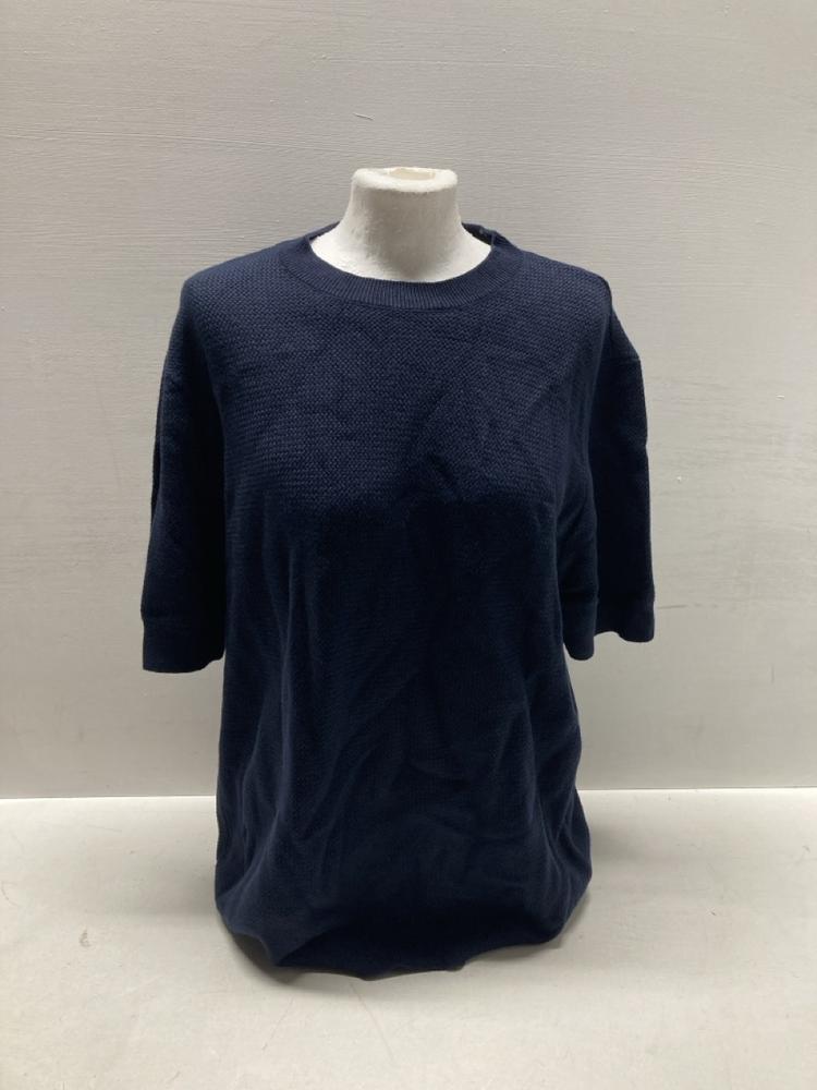 Lot 51  
            Birmingham Premium - Parcel Delivery Only 

                
EMPORIO ARMANI T-SHIRT (NAVY, SIZE XL) ORIGINAL RRP £140