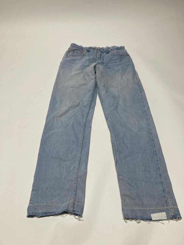 Lot 55  
            Birmingham Premium - Parcel Delivery Only 

                
JEAN VINTAGE DENIM NO WAISTBAND JEANS (LIGHT BLUE SIZE XS/26") ORIGINAL RRP £175