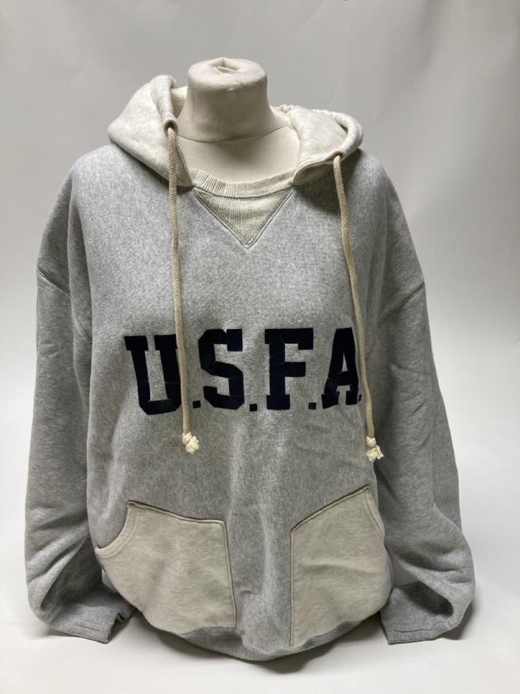 Lot 68  
            Birmingham Premium - Parcel Delivery Only 

                
CHAMPION PRODUCT HOODIE (SIZE S) AND SKIMS BOYFRIEND FLEECE CARGO SWEATPANT (SIZE...