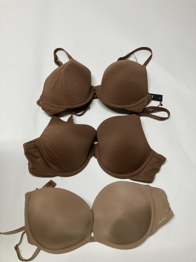 Lot 71  
            Birmingham Premium - Parcel Delivery Only 

                
3X CLOTHES TO INCLUDE LOUNGE PUSH UP T-SHIRT(SIZE 36C) TOTAL ORIGINAL RRP £140