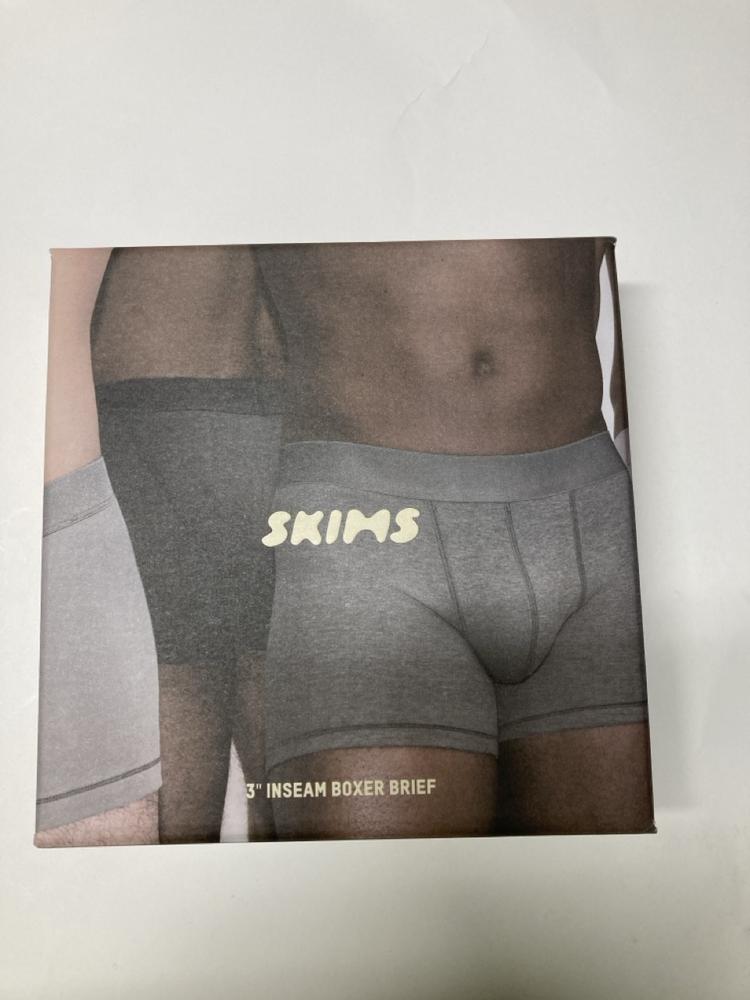Lot 76  
            Birmingham Premium - Parcel Delivery Only 

                
SKIMS INSEAM BOXER BRIEF (SIZE L) AND WHITE SKIMS MEN'S TANK (SIZE L) TOTAL ORIGI...