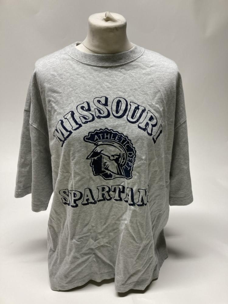 Lot 78  
            Birmingham Premium - Parcel Delivery Only 

                
3X CLOTHES TO INCLUDE 4TH RECKLESS FOURTH SLOGAN SWEATSHIRT (SIZE M) TOTAL ORIGIN...