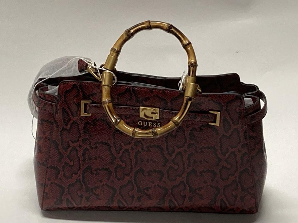 Lot 8  
            Birmingham Premium - Parcel Delivery Only 

                
GUESS SIBEL HANDBAG (RED) ORIGINAL RRP £160