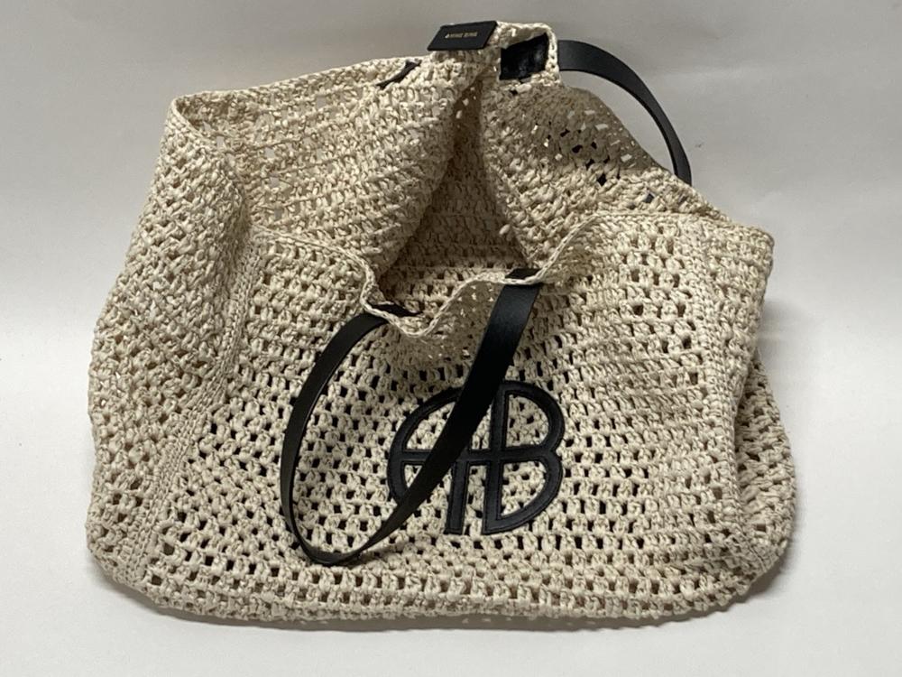 Lot 9  
            Birmingham Premium - Parcel Delivery Only 

                
ANINE BING TOTE BAG (CREAM)