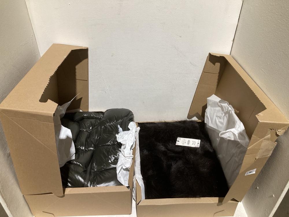 Lot 1049  
            Birmingham SR108 - Parcel Delivery Only 

                
2 X ZARA CLOTHING TO INCLUDE ZARA FLUFFY GILET SIZE M