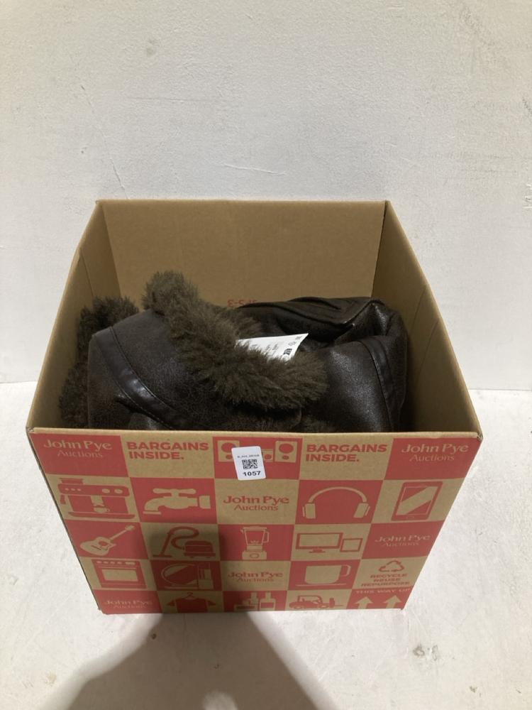 Lot 1057  
            Birmingham SR108 - Parcel Delivery Only 

                
ZARA LEATHER BOMBER JACKET IN BROWN SIZE M