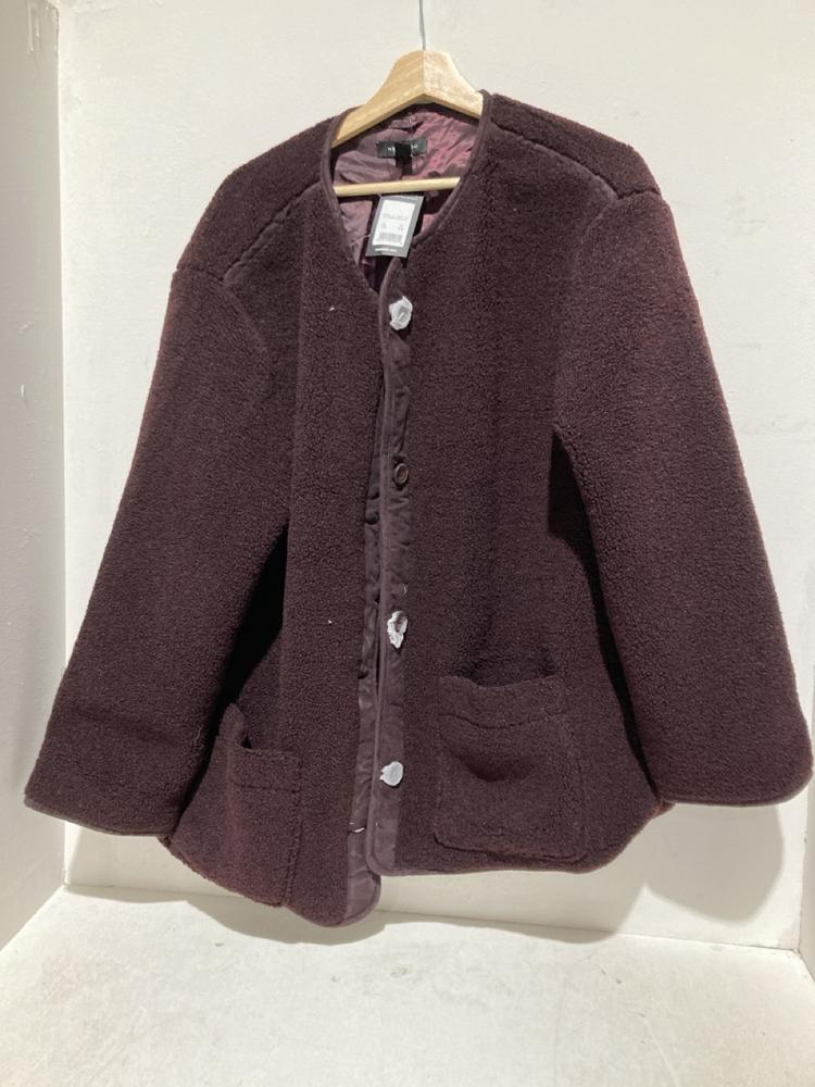 Lot 1086  
            Birmingham SR108 - Parcel Delivery Only 

                
BOX OF CLOTHING TO INCLUDE NEW LOOK WOOL COAT SIZE 18