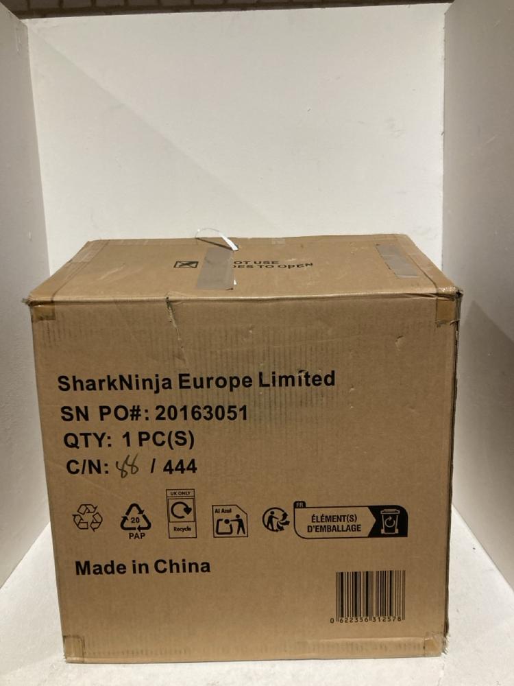 Lot 108  
            Birmingham SR108 - Parcel Delivery Only 

                
NINJA FROST VAULT HEAVY-DUTY INSULATED COOL BOX 28L ORIGINAL RRP £200