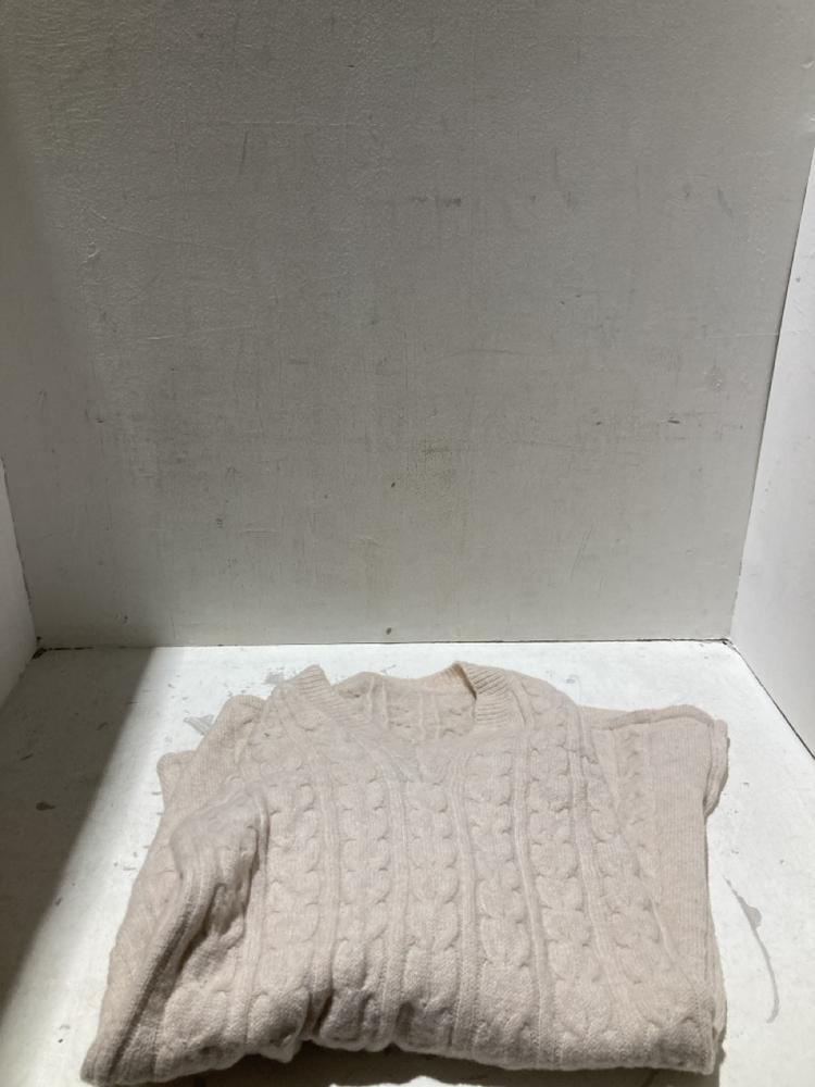 Lot 1104  
            Birmingham SR108 - Parcel Delivery Only 

                
BOX OF CLOTHING TO INCLUDE ZARA WOL BROWN CAT SIZE L