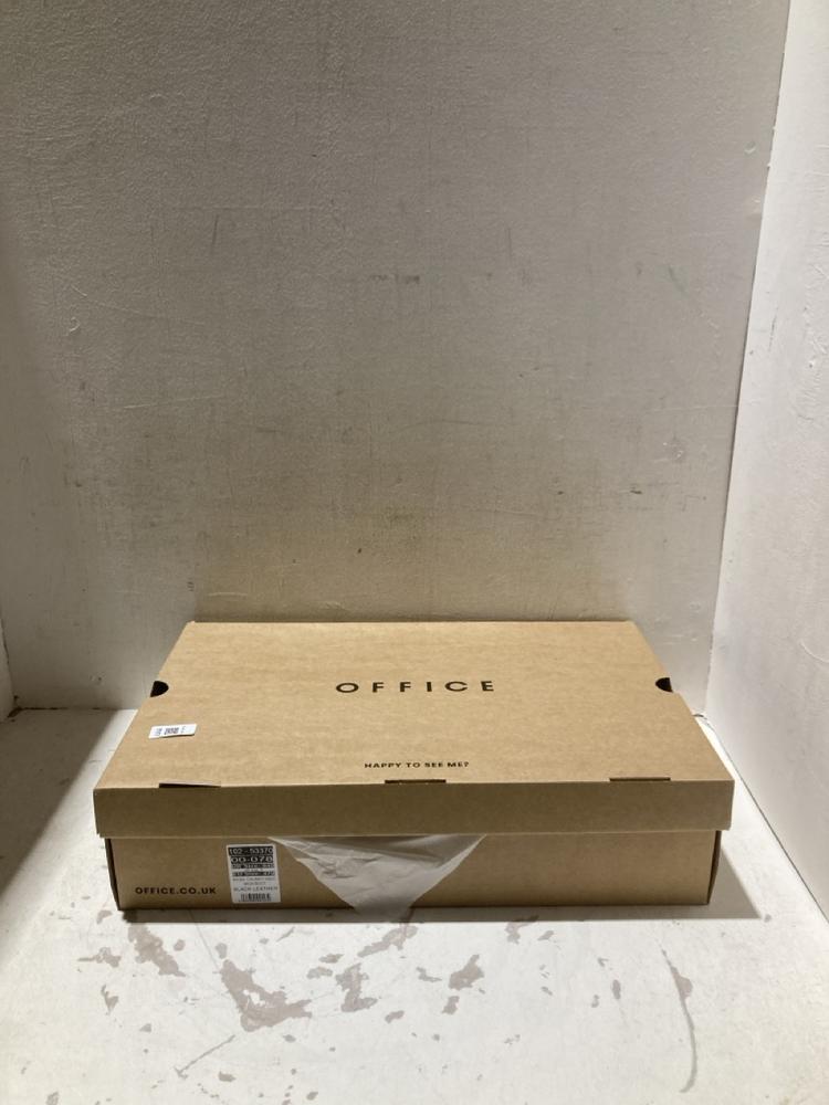 Lot 1117  
            Birmingham SR108 - Parcel Delivery Only 

                
OFFICE KASH CHUNKY KNEE HIGH BOOTS SIZE 4