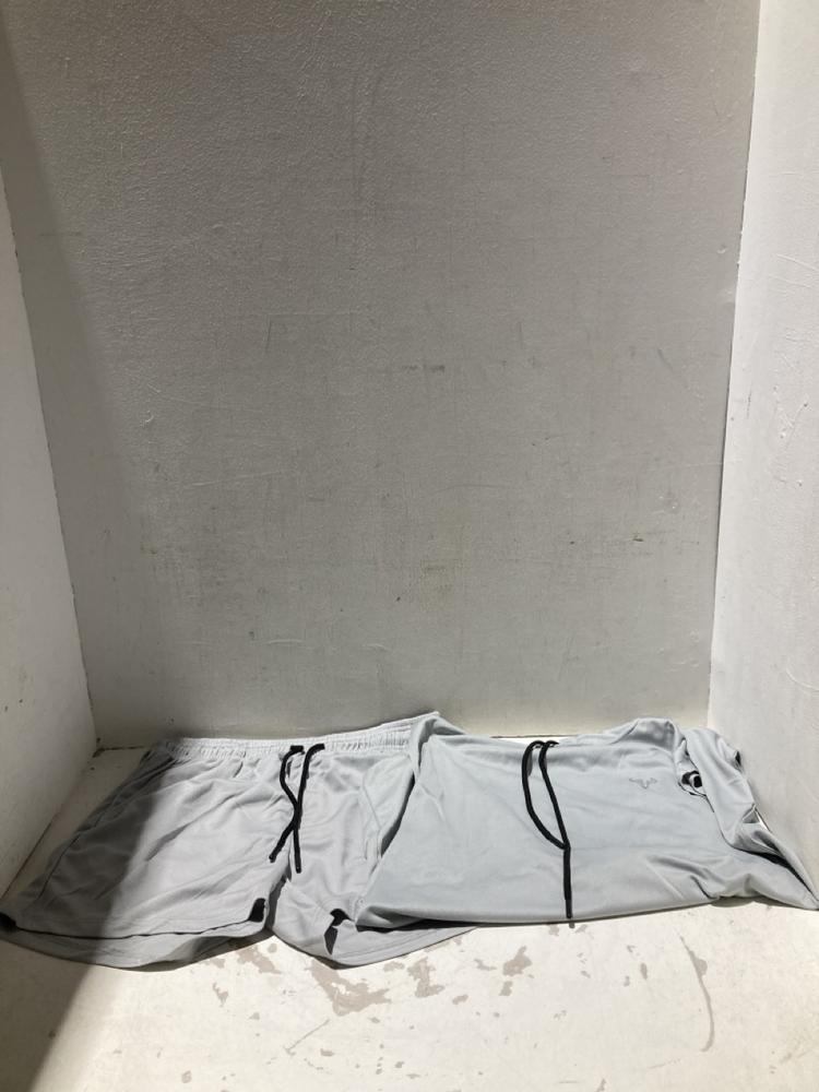 Lot 1130  
            Birmingham SR108 - Parcel Delivery Only 

                
BOX OF CLOTHING TO INCLUDE DARE2B SIZE 14 YEARS