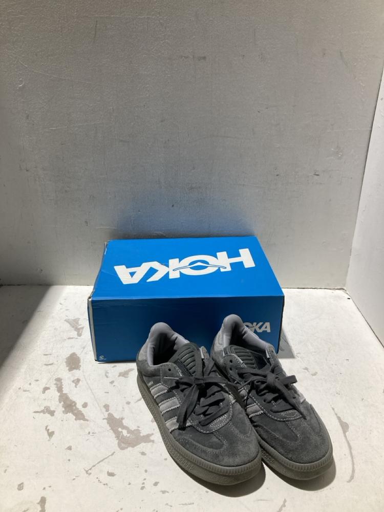 Lot 1135  
            Birmingham SR108 - Parcel Delivery Only 

                
2 X ITEMS TO INCLUDE GREY ADIDAS TRAINERS SIZE UK 6