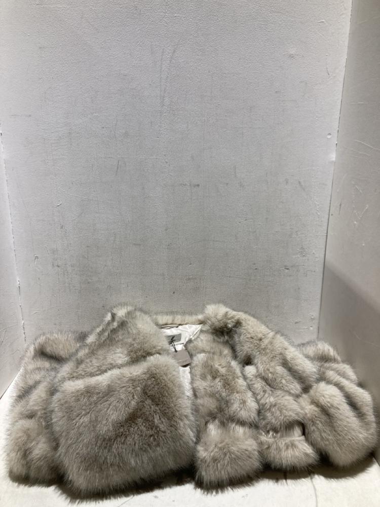 Lot 1144  
            Birmingham SR108 - Parcel Delivery Only 

                
RIVER ISLAND CREAM FEMME UTILITAR FUR COAT SIZE UK LARGE