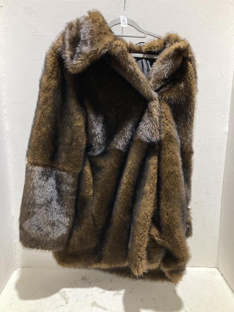 Lot 1150  
            Birmingham SR108 - Parcel Delivery Only 

                
SELECTION MNG ABRIGO MILLION SIZE UK LARGE