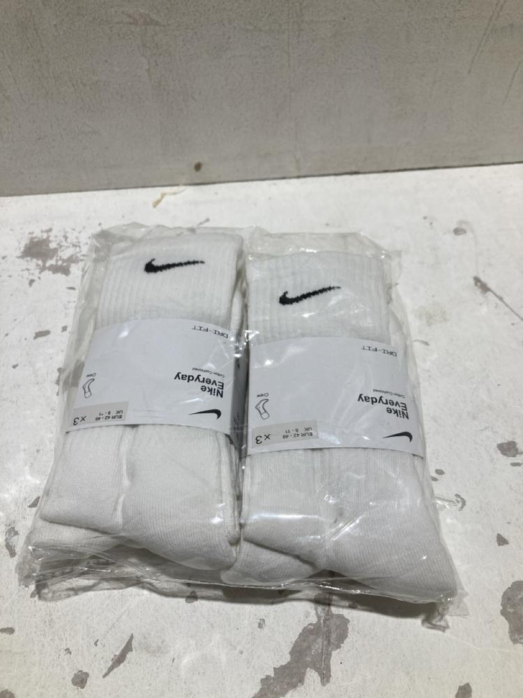 Lot 1160  
            Birmingham SR108 - Parcel Delivery Only 

                
BOX OF NIKE EVERYDAY COTTON CUSHIONED SOCKS SIZE UK 8-11