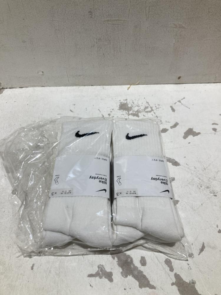 Lot 1162  
            Birmingham SR108 - Parcel Delivery Only 

                
BOX OF NIKE EVERYDAY COTTON CUSHIONED SOCKS SIZE UK 8-11