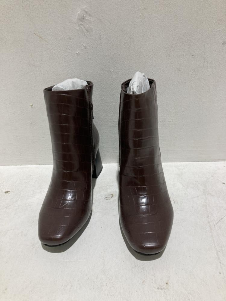 Lot 1188  
            Birmingham SR108 - Parcel Delivery Only 

                
BOX OF ITEMS TO INCLUDE TU WOMENS CREAM KNITTED JUMPER SIZE 10