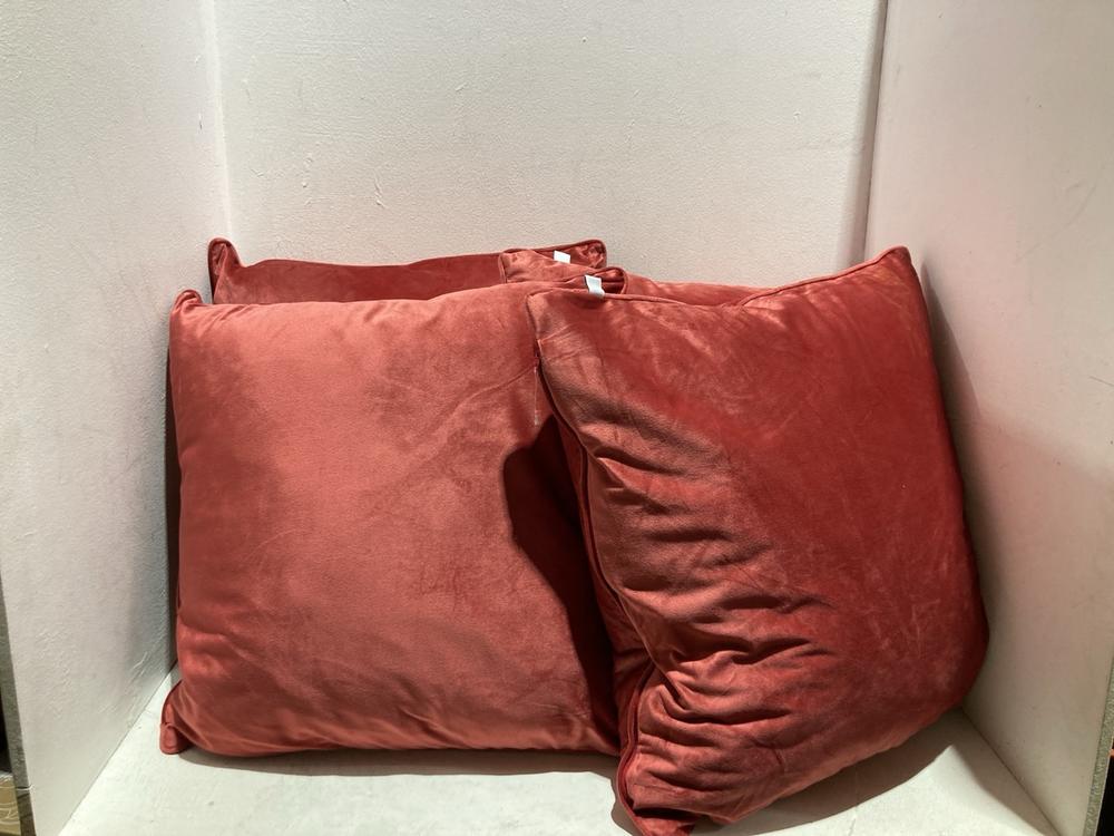 Lot 1223  
            Birmingham SR108 - Parcel Delivery Only 

                
4 X RED VELVET CUSHIONS