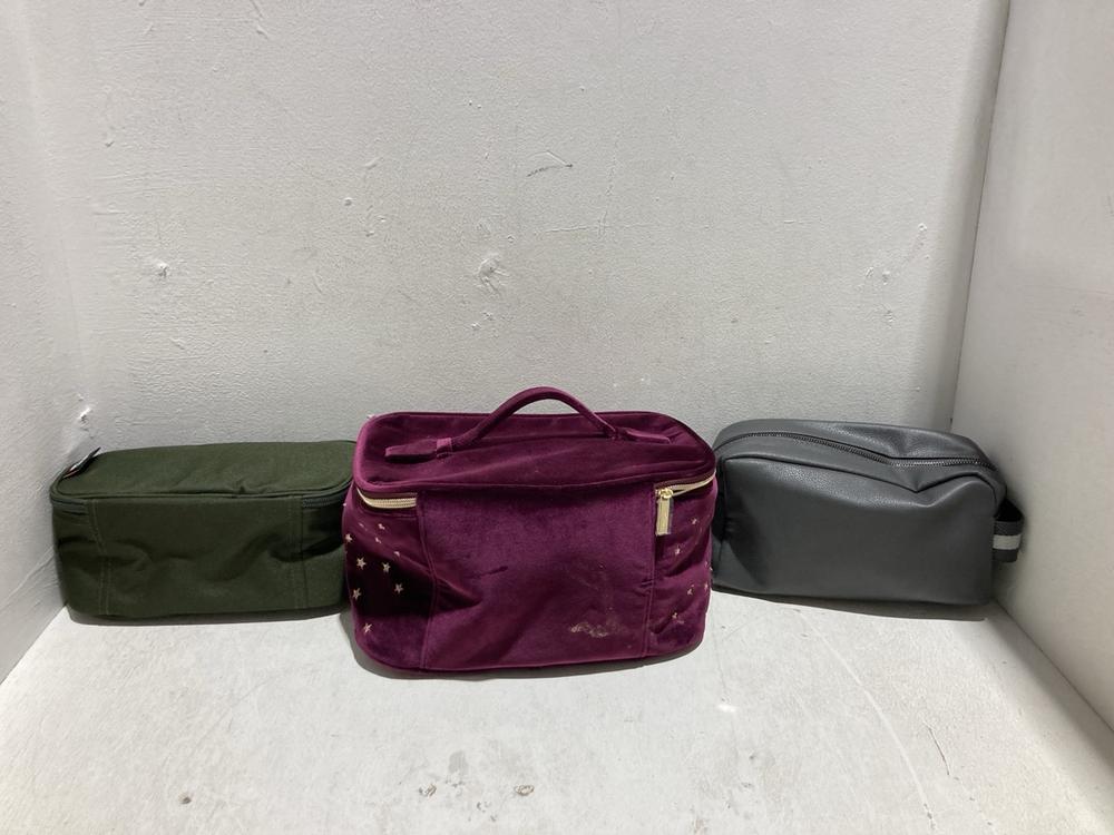 Lot 1227  
            Birmingham SR108 - Parcel Delivery Only 

                
BOX OF ITEMS TO INCLUDE NGT DARK GREEN BATHROOM BAG